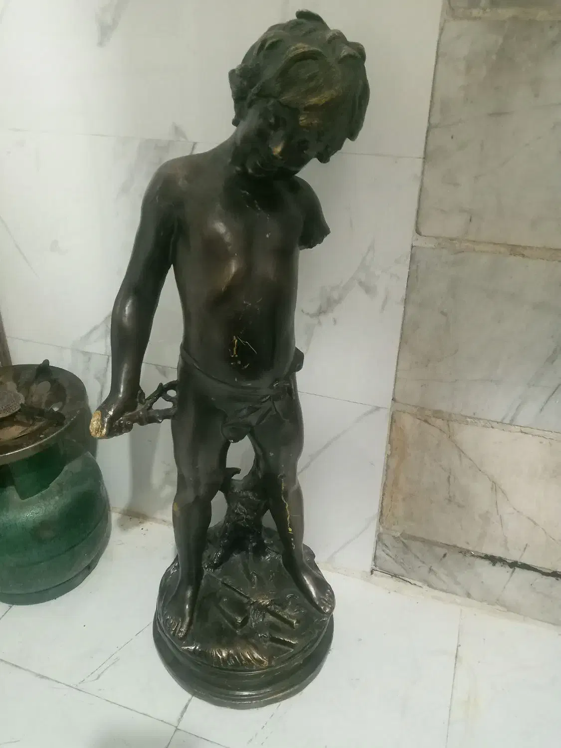 مجسمه برنزی انتیک وارداتی پسرجنگل|کلکسیون اشیاء عتیقه|نسیمشهر, |دیوار