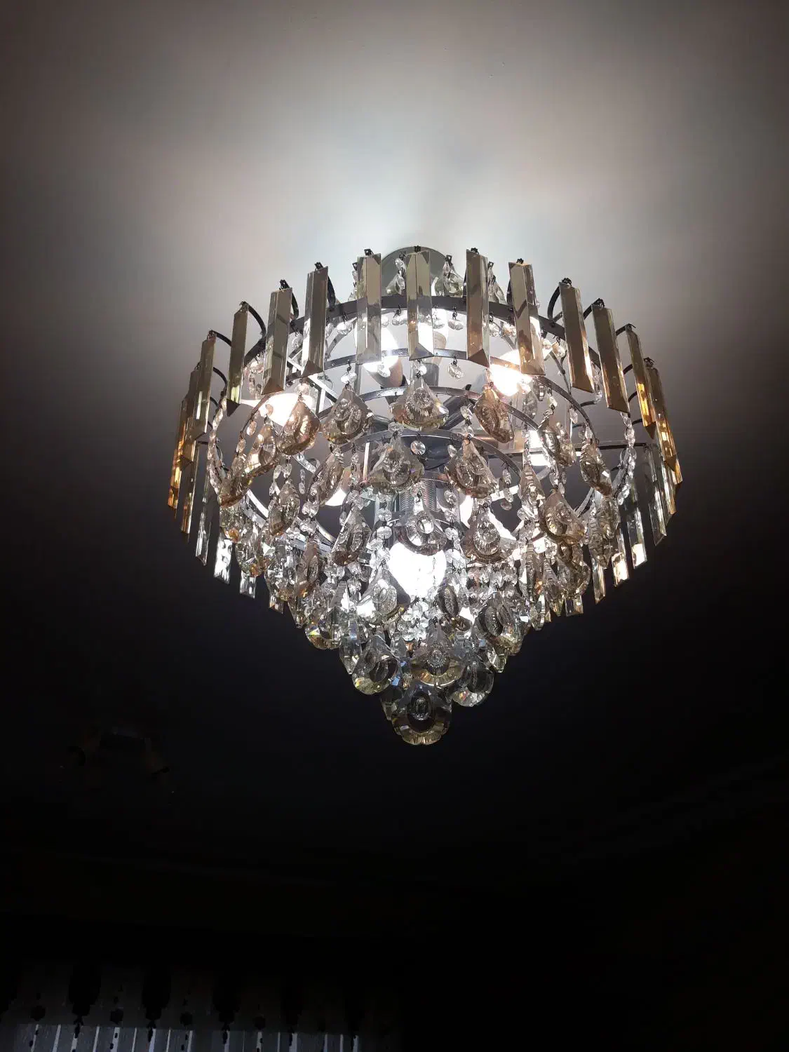 لوستر کریستالی ۹ شاخه بسیار زیبا|لوستر و چراغ آویز|رشت, رودباری|دیوار