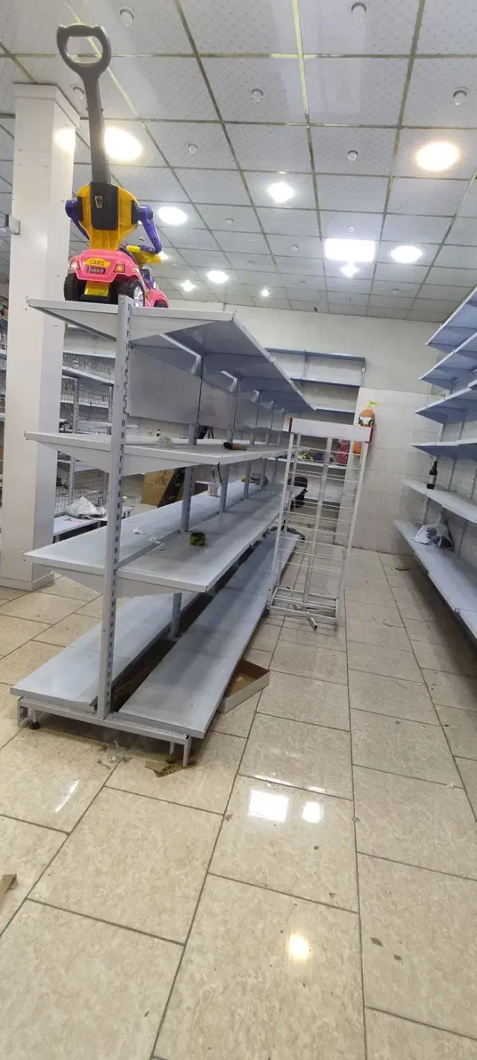 قفسه فلزی در حد نو تمام سفید|فروشگاه و مغازه|قم, باغ شریفی|دیوار