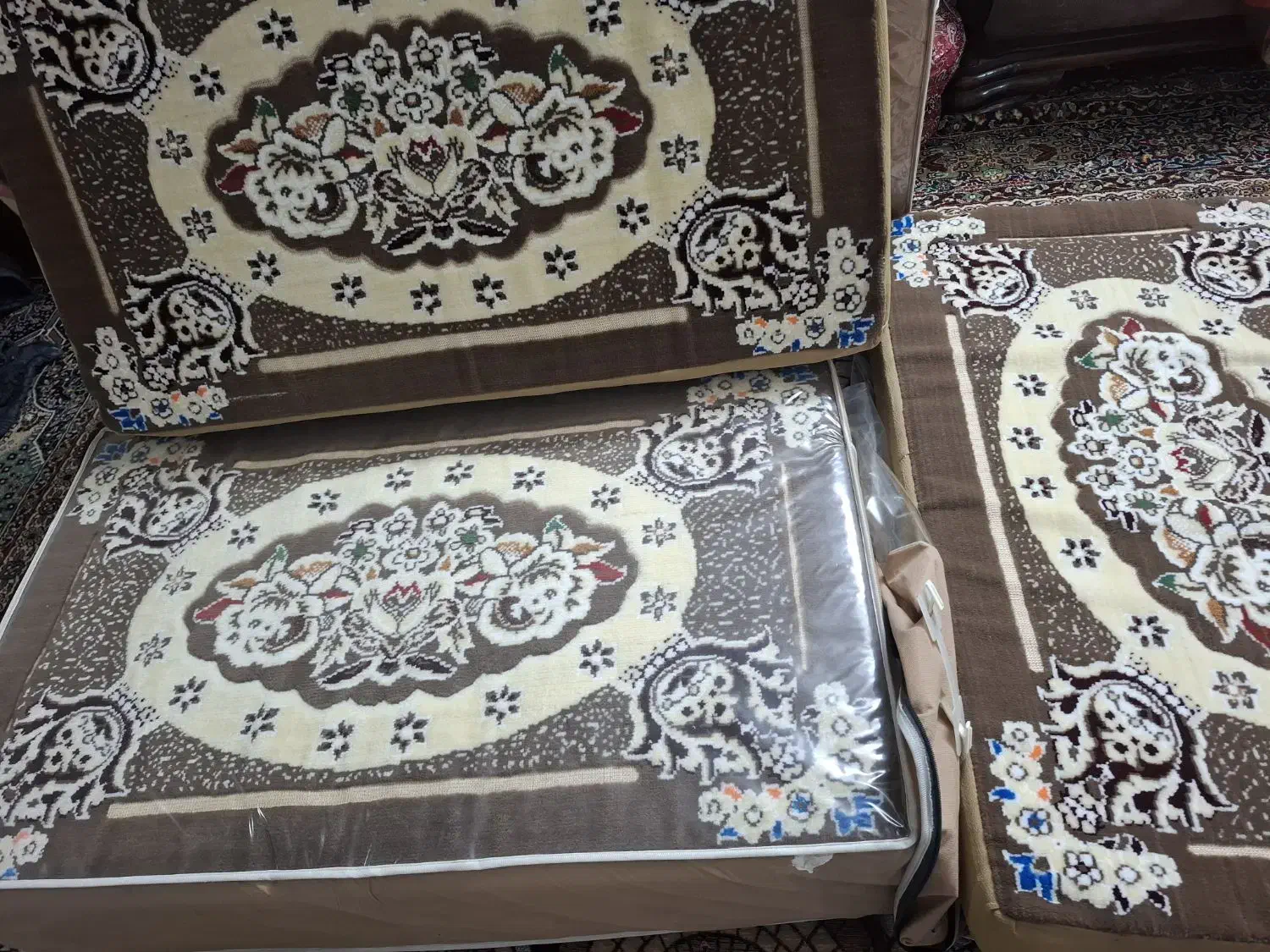 ۶ عدد پشتی ابری کاملا نو با کاور|رختخواب، بالش، پتو|شیراز, دست خضر|دیوار