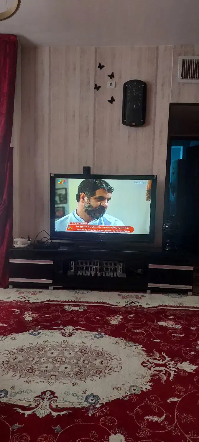 ال سی دی پلاسما50 اینچ بهمراه میز|تلویزیون و پروژکتور|فولادشهر, مسکن مهر فولادشهر|دیوار