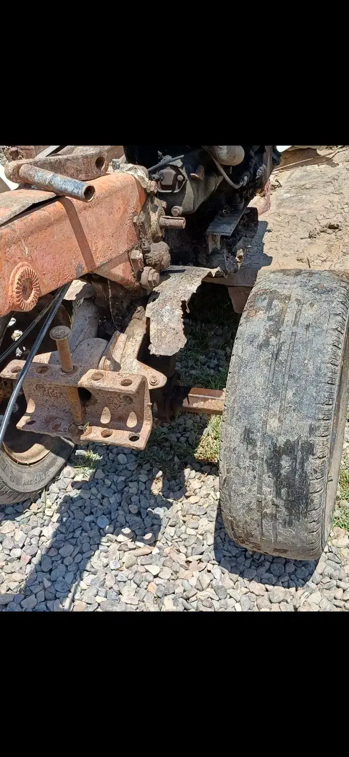 تیلر کشاورزیچهارونیم|خودرو سنگین|آستانه اشرفیه, |دیوار