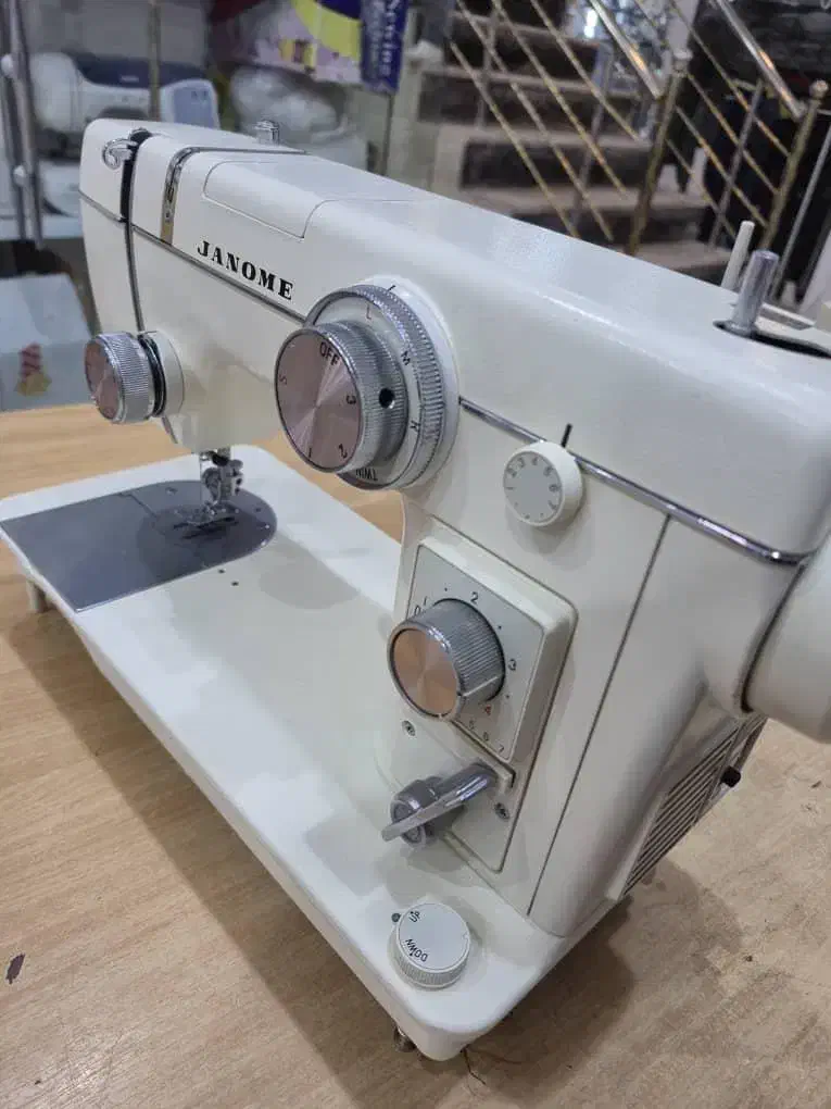 تلویزیون|چرخ خیاطی و ریسندگی|مهرستان, |دیوار