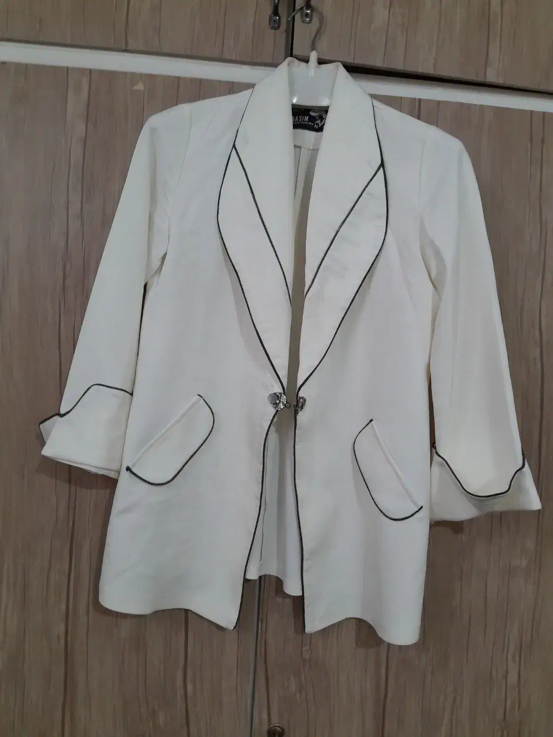 کت مجلسی|لباس|قدس, شهر‌قدس|دیوار