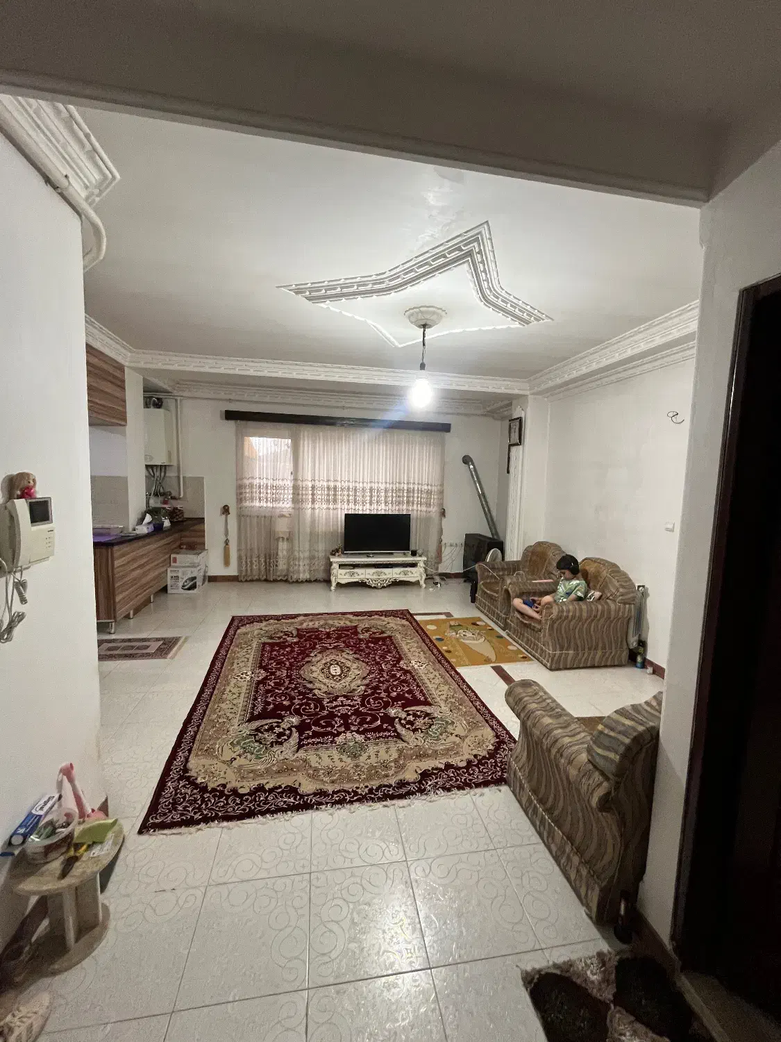 فروش واحد مسکونی بر اصلی کامرانیه (تاپ لوکیشن)|فروش آپارتمان|رشت, کوی غلام نیا|دیوار