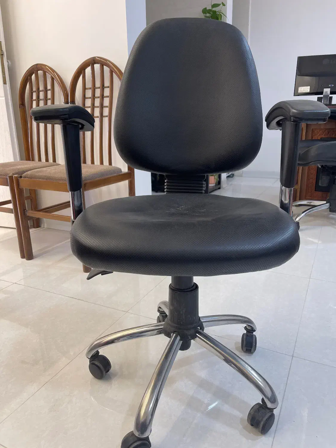 صندلی چرخدار اداری|مبلمان اداری|یزد, |دیوار