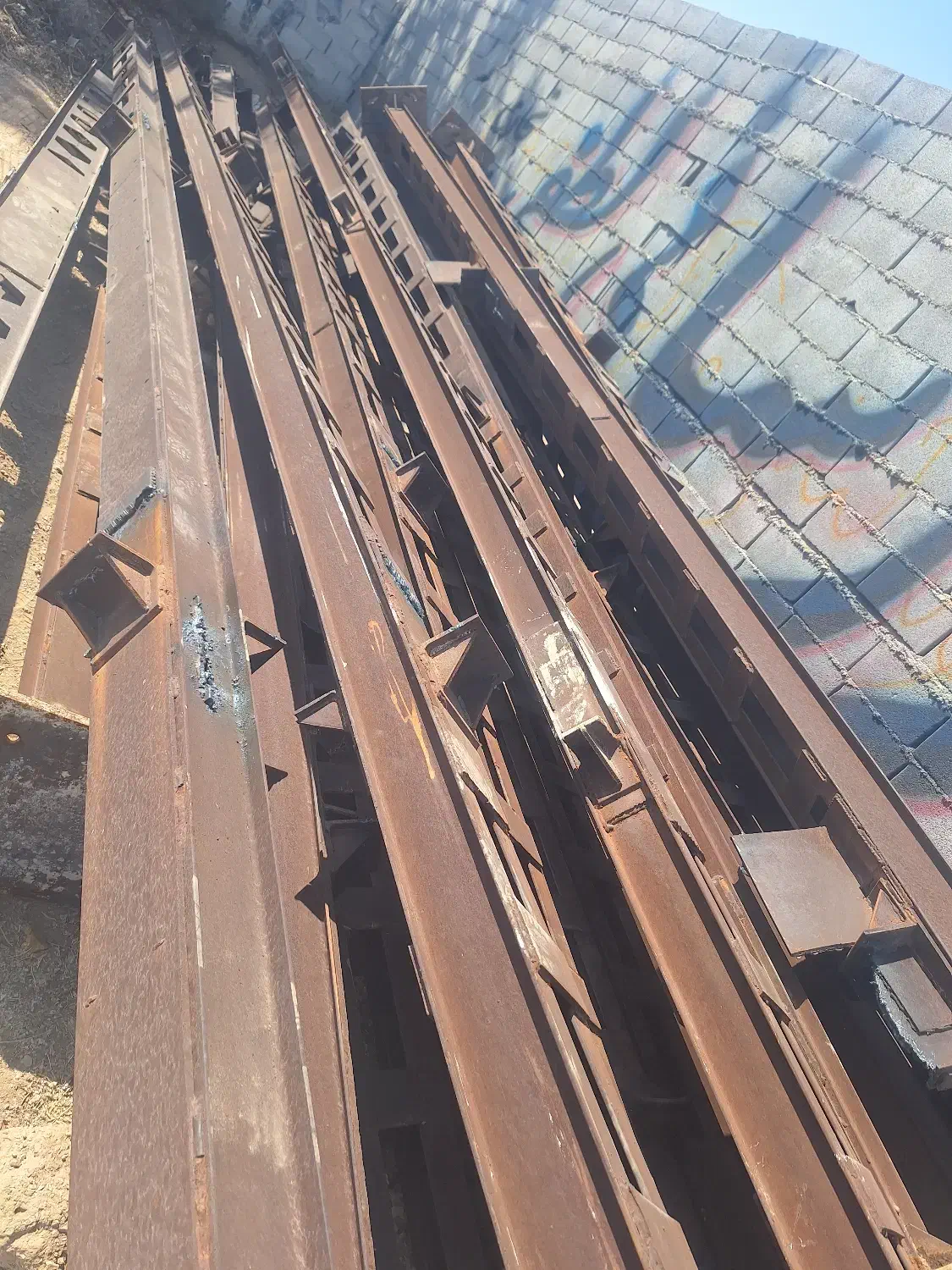 فروش تیراهن دسته دوم ستون زنبوری نبشی ۸ ،۱۰|مصالح و تجهیزات ساختمان|مهریز, |دیوار