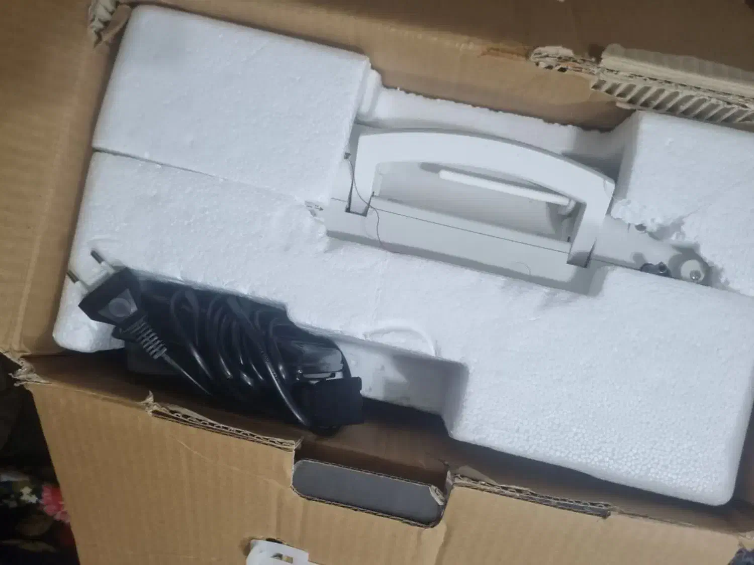 چرخ خیاطی|چرخ خیاطی و ریسندگی|اصفهان, سرشبادران|دیوار