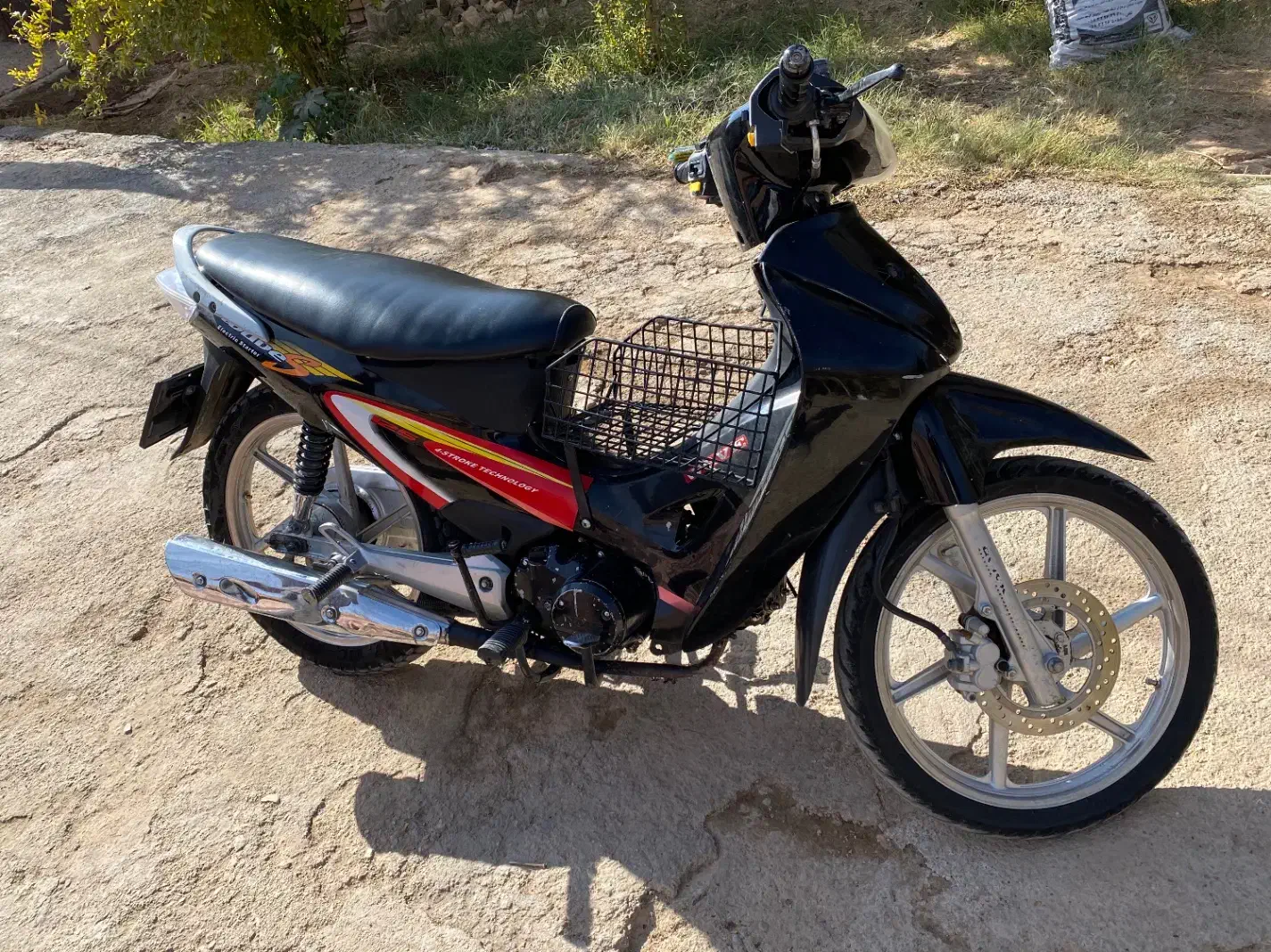 ویو۱۲۵|موتورسیکلت|اسفراین, |دیوار