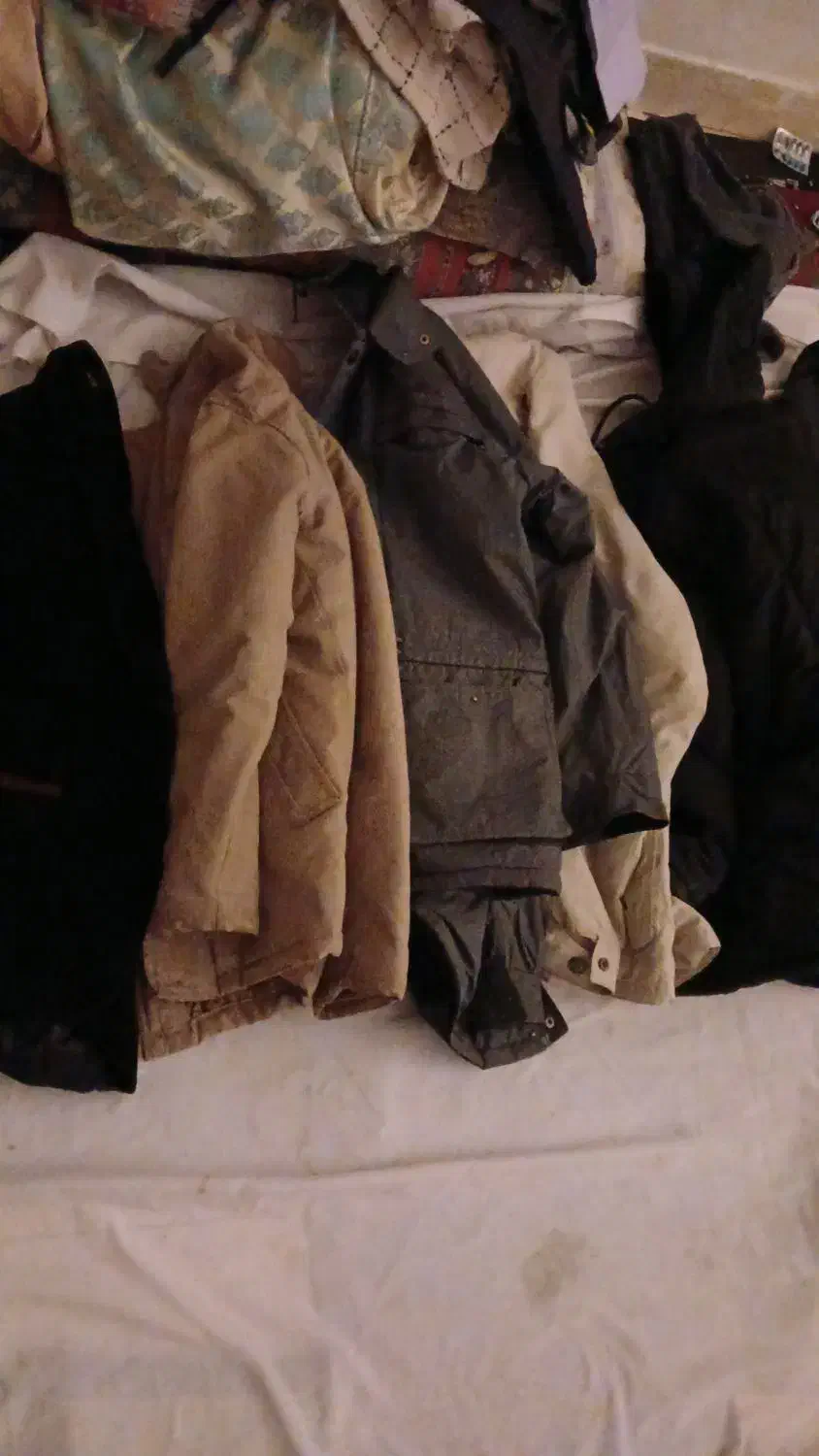 لباس زنانه ومردانه به همراه کاپشن وشلوار.|لباس|هشتگرد, شهرک ایران خودرو|دیوار