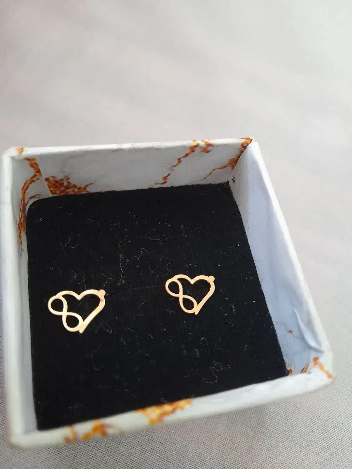 گوشواره میخی|جواهرات|زنجان, |دیوار