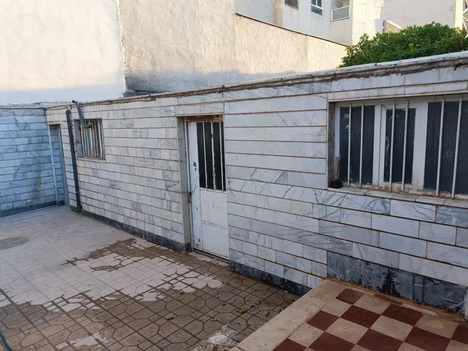 سرمایهگذاری روی ملک ۲۵۰ متری مناسب برای نوسازی|فروش زمین و ملک کلنگی|شیراز, فرگاز|دیوار