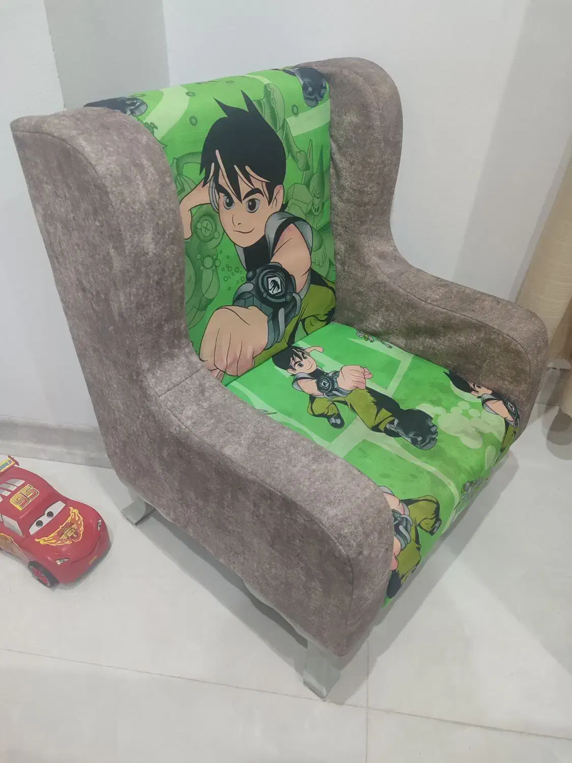 مبل و ساعت و گیتار کودک|تخت و صندلی بچه|نیشابور, کوی فرهنگیان|دیوار