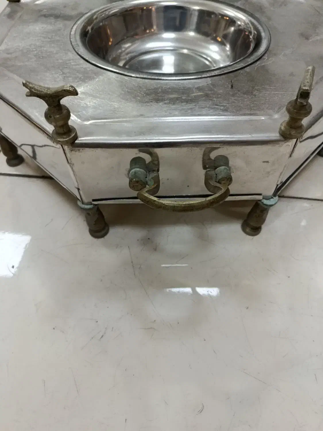 منقل استیل قدیمی با پایه ها و دسته ها ی برنزی|کلکسیون اشیاء عتیقه|کرج, گلشهر|دیوار