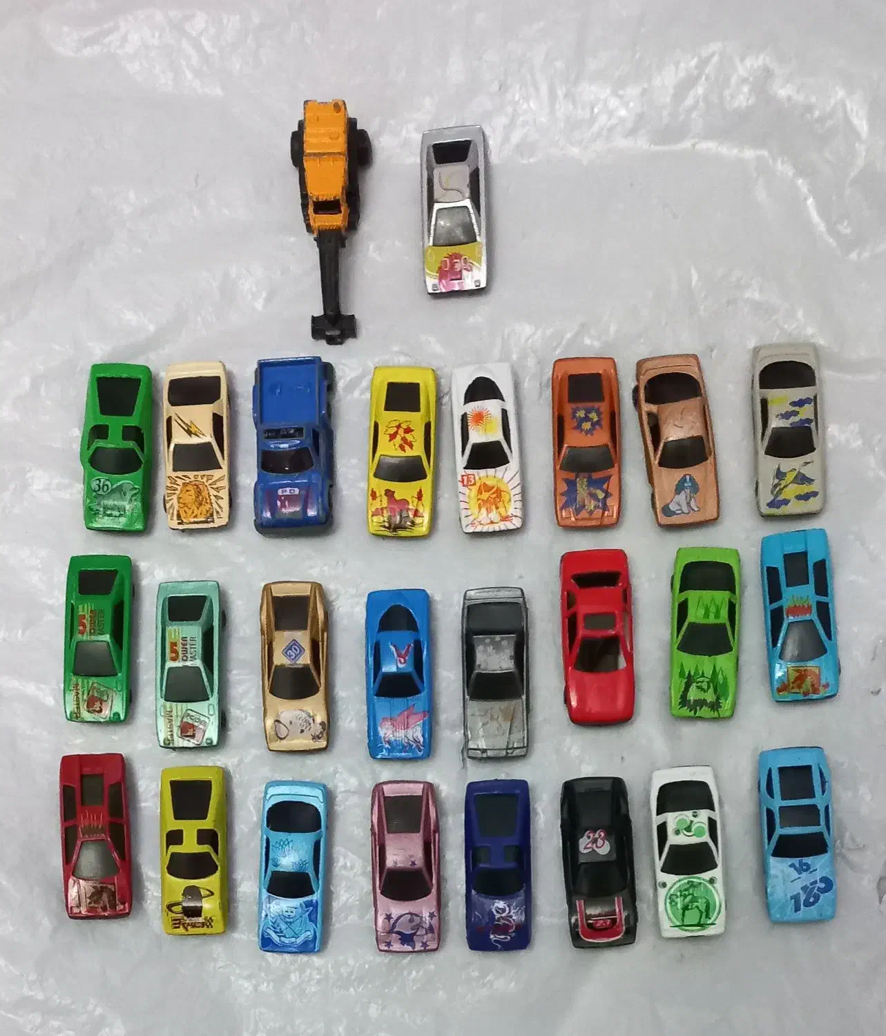 تعدادی ماشین فلزی کوچک هر کدام ۴۰۰۰۰تومان|اسباببازی بچه|گرگان, |دیوار