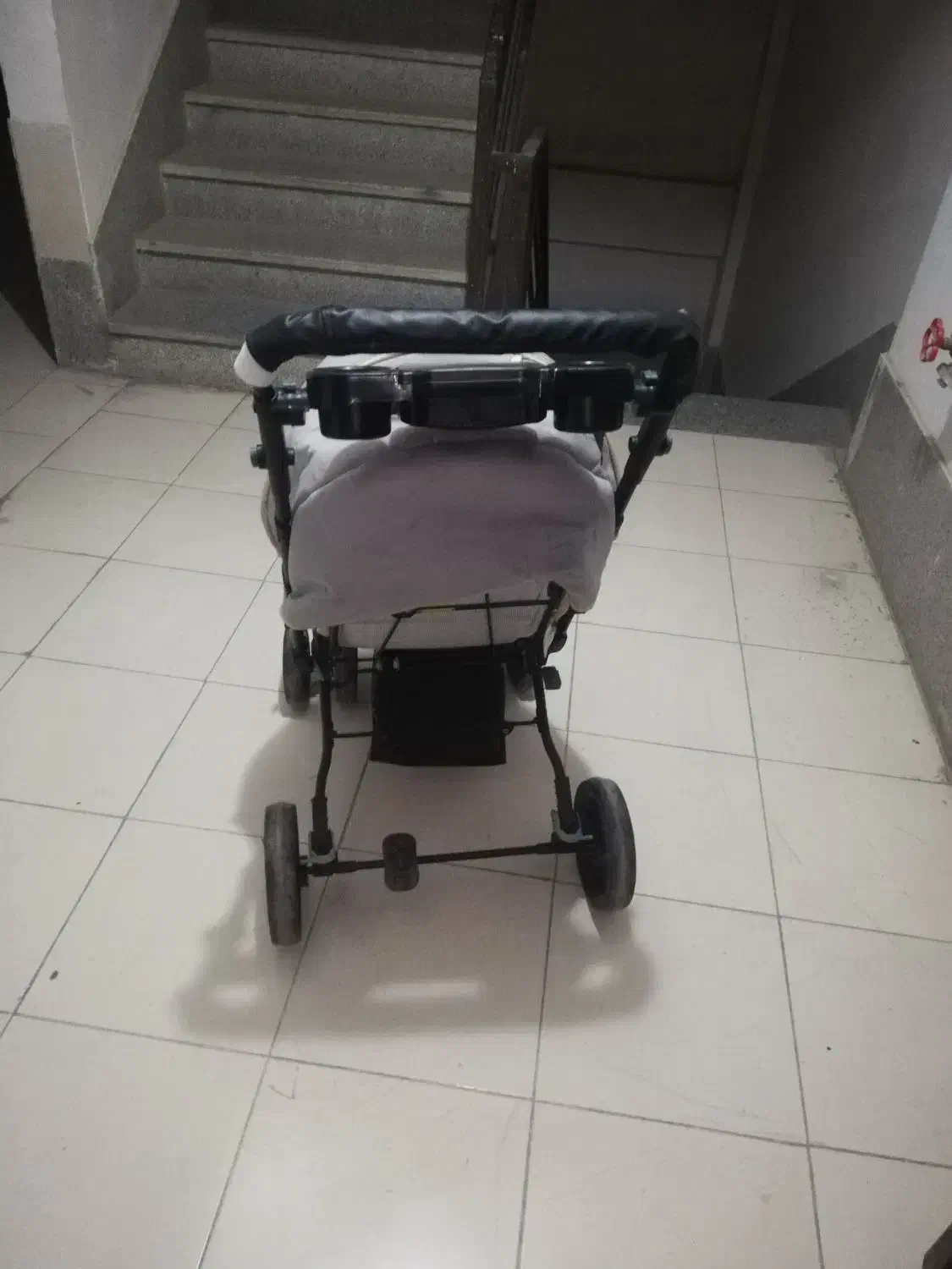 کالسکه چیکو در حد نو|کالسکه و لوازم جانبی|صدرا-فارس, فاز ۲|دیوار