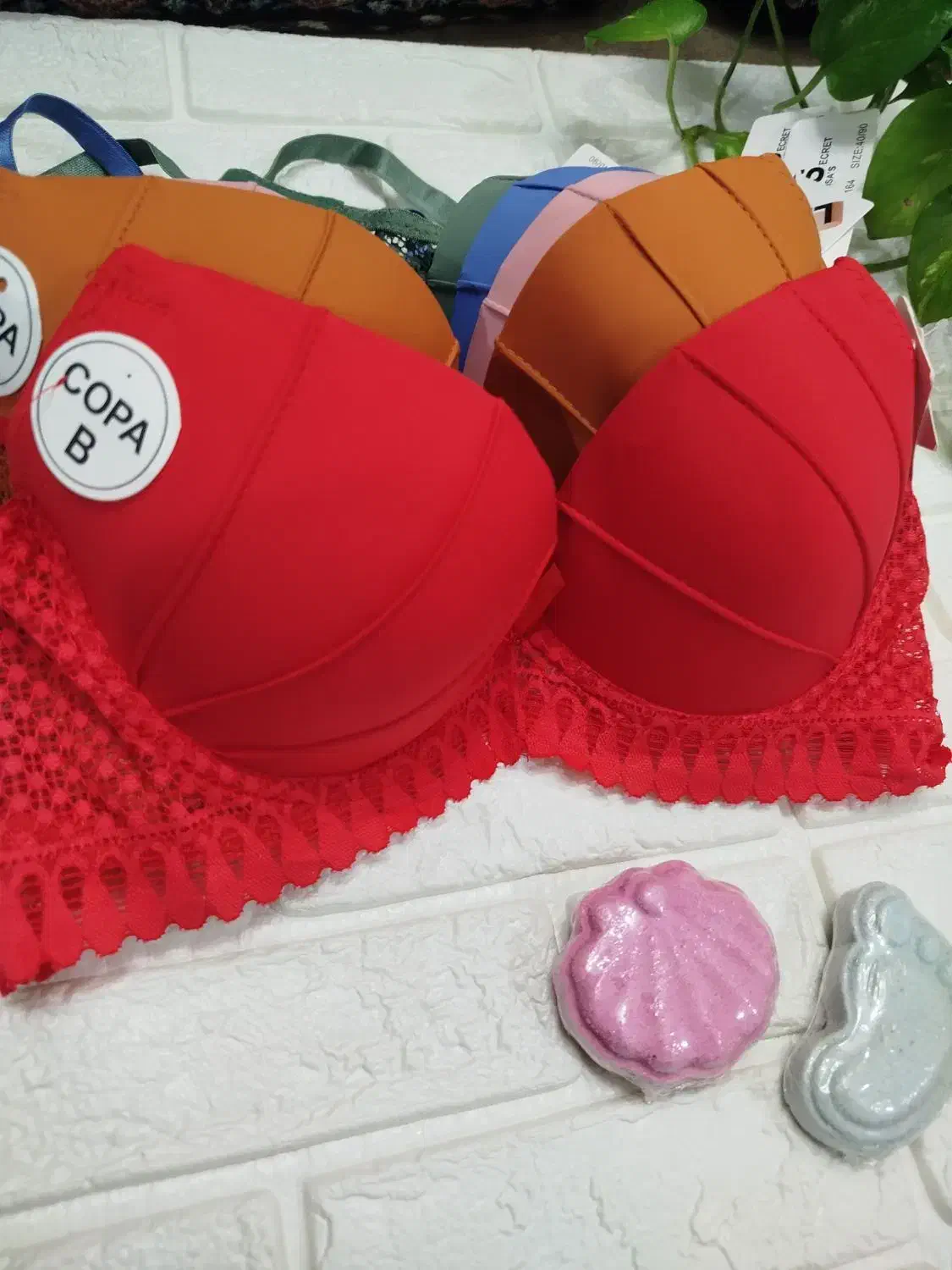 لباس زیر|لباس|تاکستان, |دیوار