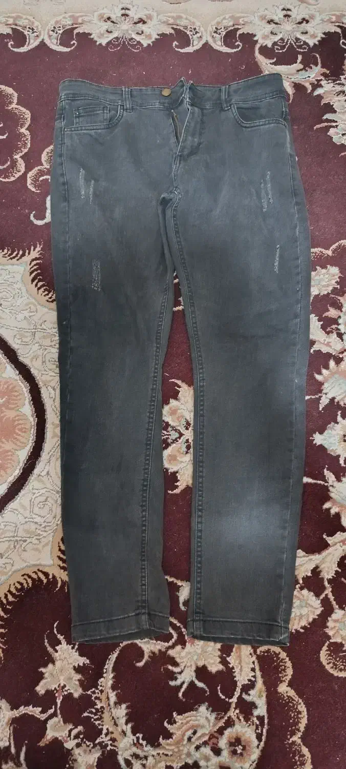 چند تیکه لباس درحد|لباس|گالیکش, |دیوار