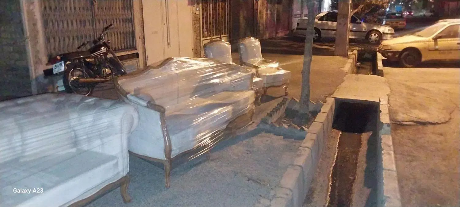 مبل کوئین|مبلمان خانگی و میز عسلی|قم, قلعه کامکار|دیوار