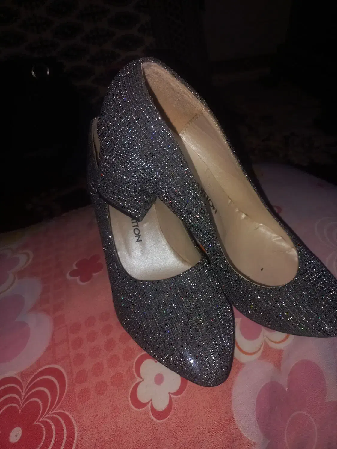 کفش|کیف، کفش، کمربند|نیشابور, مازول|دیوار