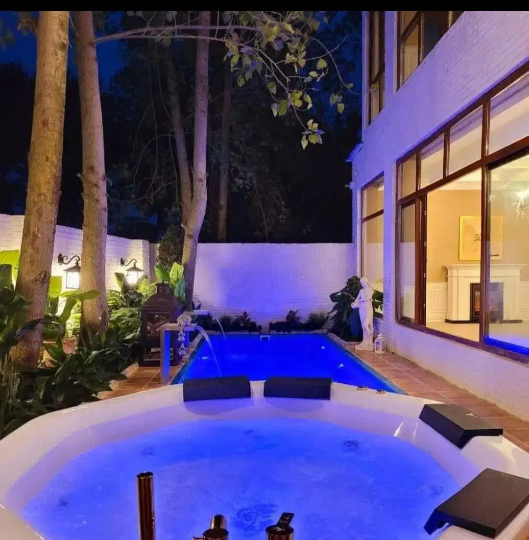 ویلا ۳۰۰ متری نما انگلیسی/استخردار/ویو جنگل|فروش خانه و ویلا|امامزاده عبدالله, |دیوار