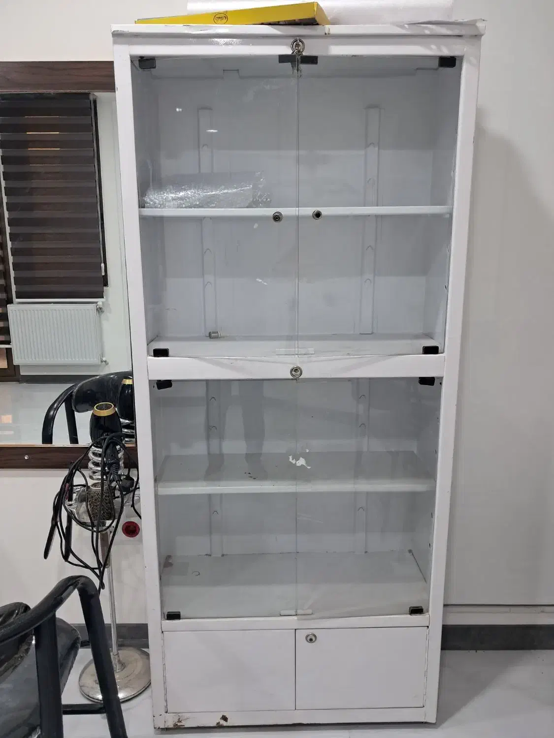 فروش تعدادی وسایل اداری میزو صندلی و کمد فلزی|دفتر کار|شیراز, چنچنه|دیوار