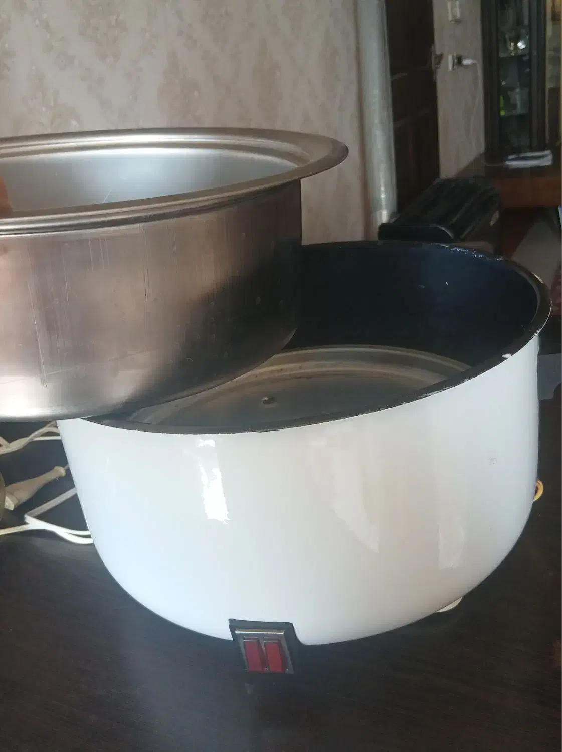 آرام پز نپتون|ظروف پخت‌وپز|رباط‌کریم, رباط‌کریم|دیوار