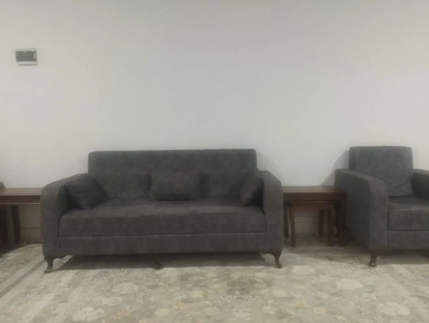 مبل 7نفره نو وکم کار به دلیل تغیرخانه بفروش میرسد|مبلمان خانگی و میز عسلی|زاوه, |دیوار