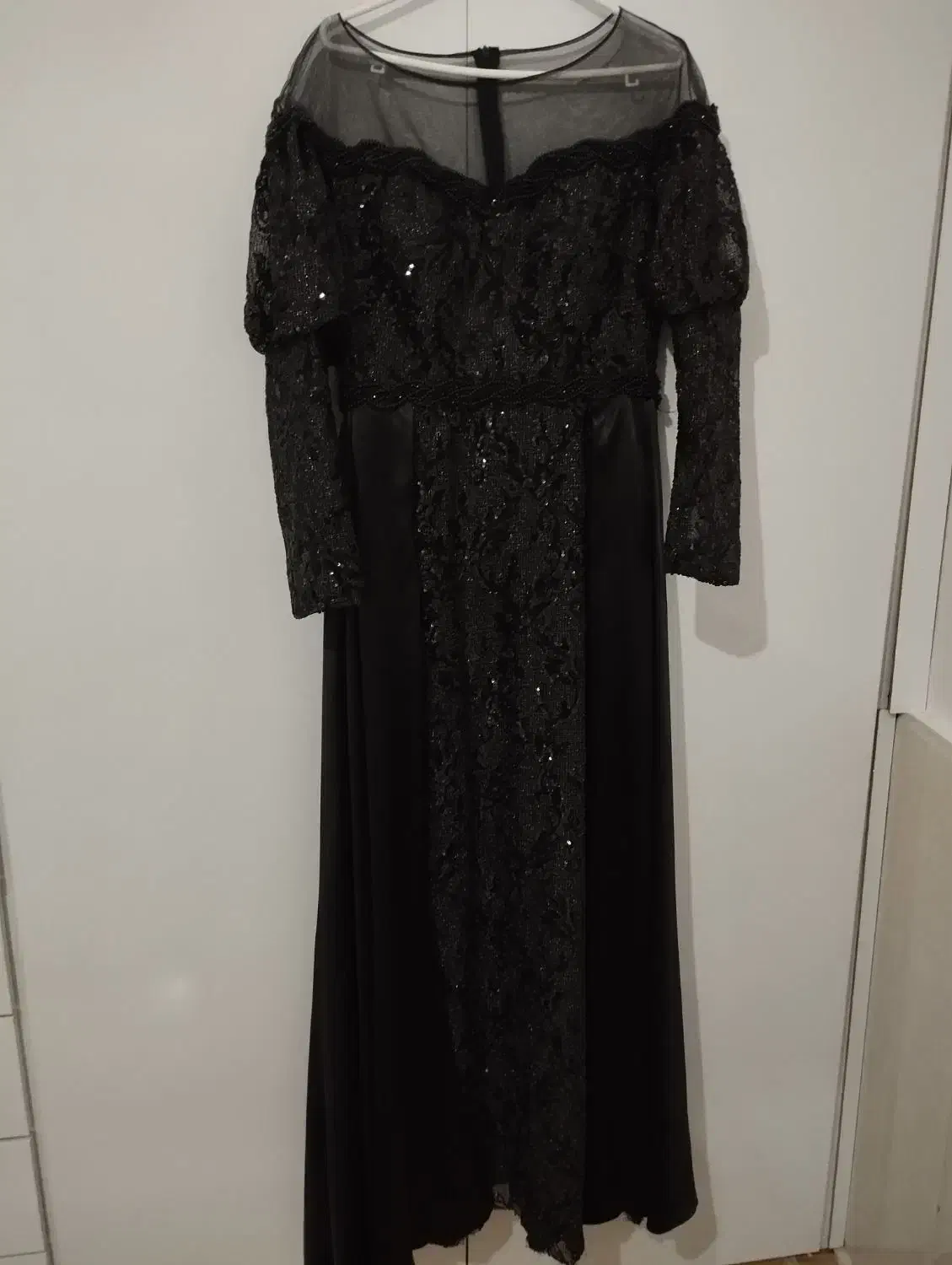 پیرهن مجلسی|لباس|خرمآباد, |دیوار