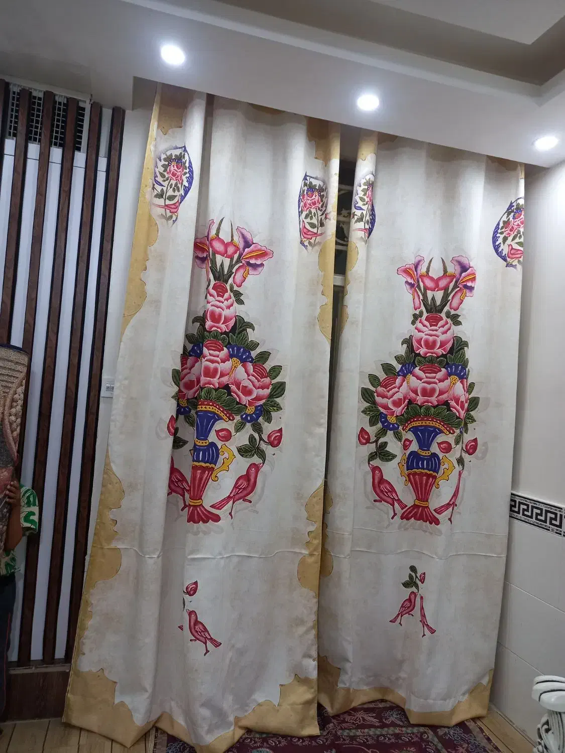 پرده|پرده، رانر، رومیزی|اقبالیه, |دیوار