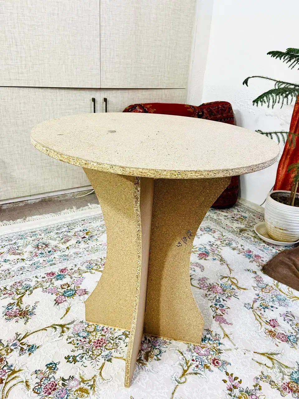 تعدادی وسیله میزخاطره و آباژور و گل و گلدان|مبلمان خانگی و میز عسلی|رفسنجان, |دیوار
