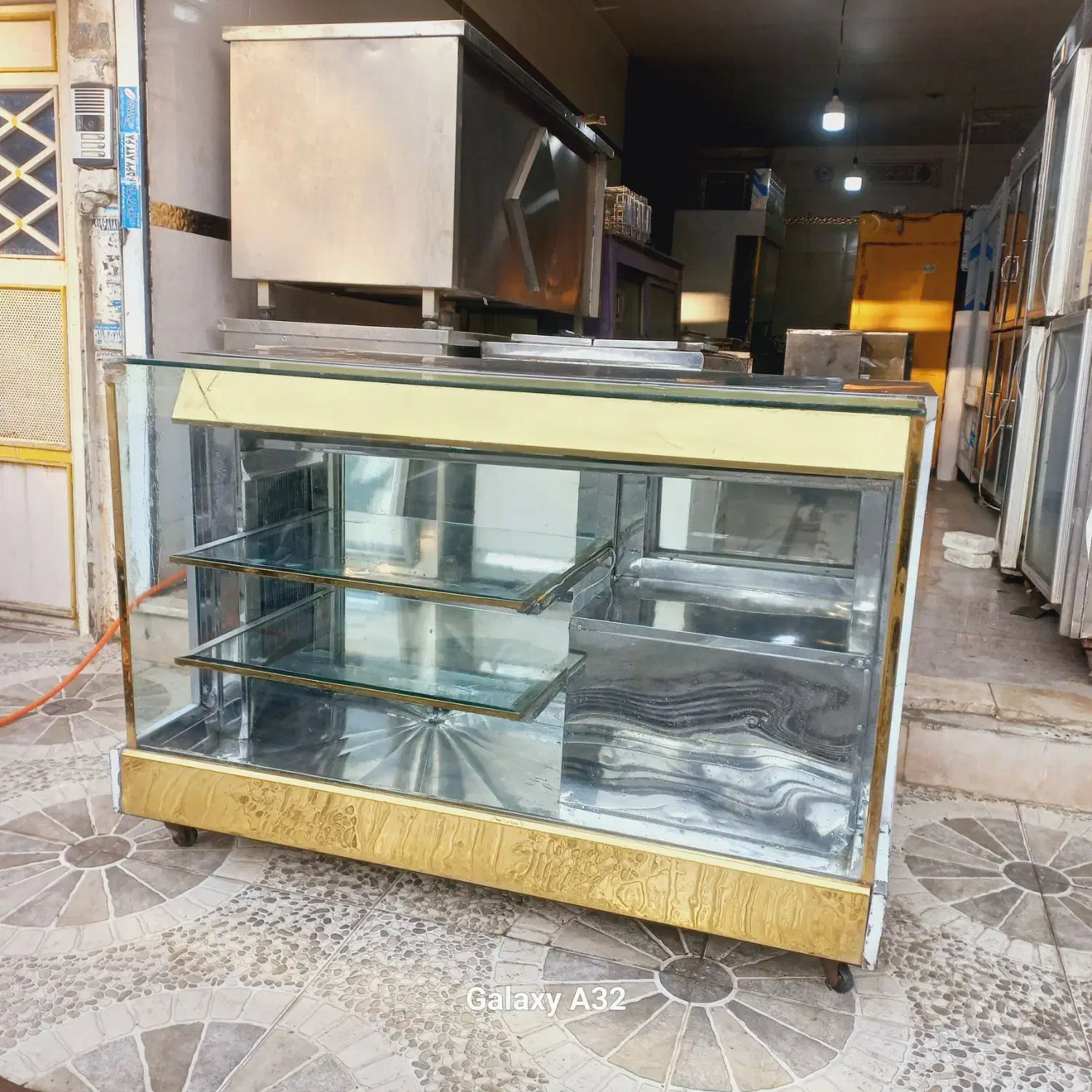 یخچال مکعبی ویترینی زیر ترازو پشت وانتی درحدنونو|فروشگاه و مغازه|نسیم‌شهر, |دیوار