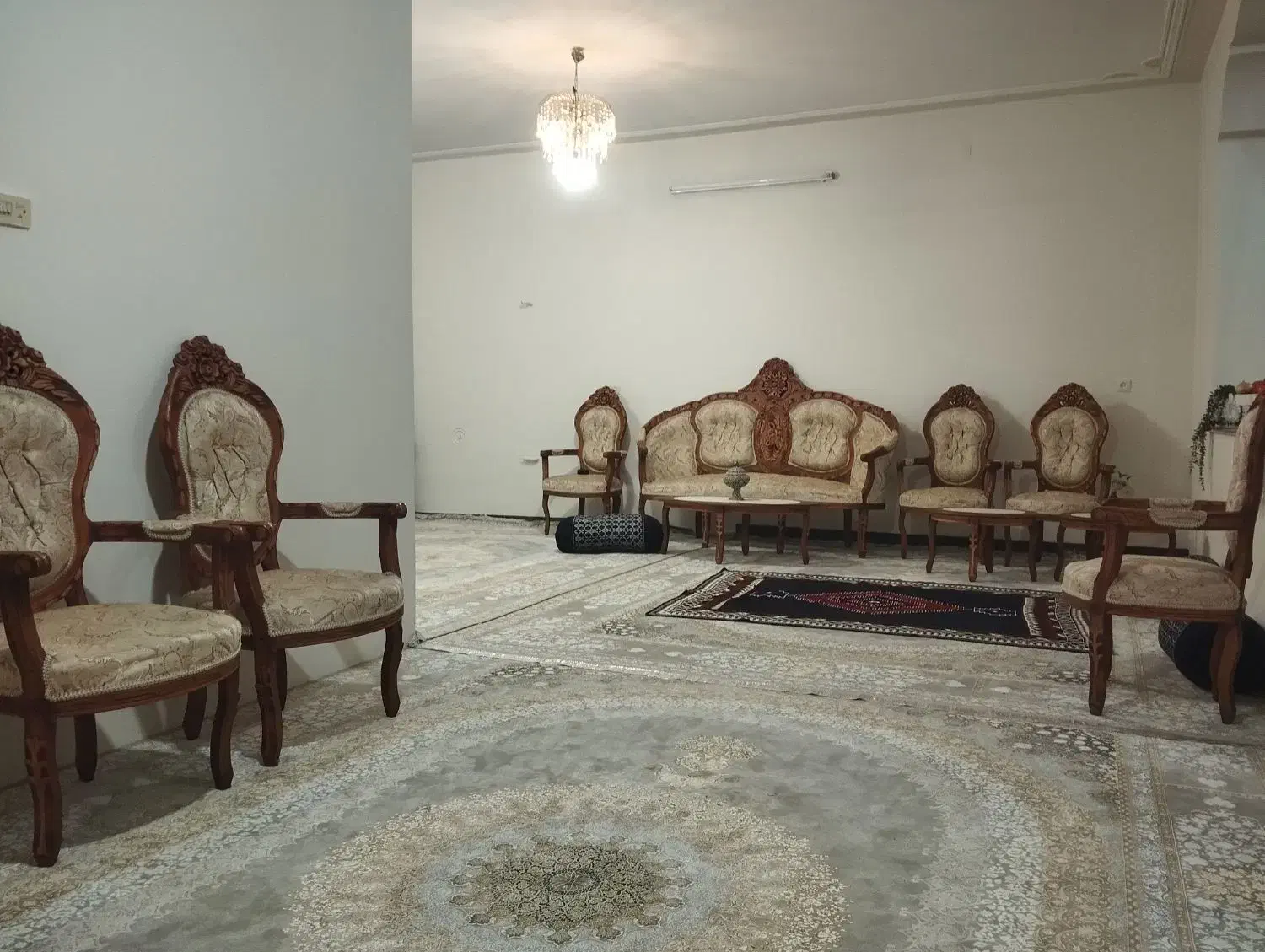 مبل سلطنتی|مبلمان خانگی و میز عسلی|شیراز, شهرک نیروی انتظامی|دیوار