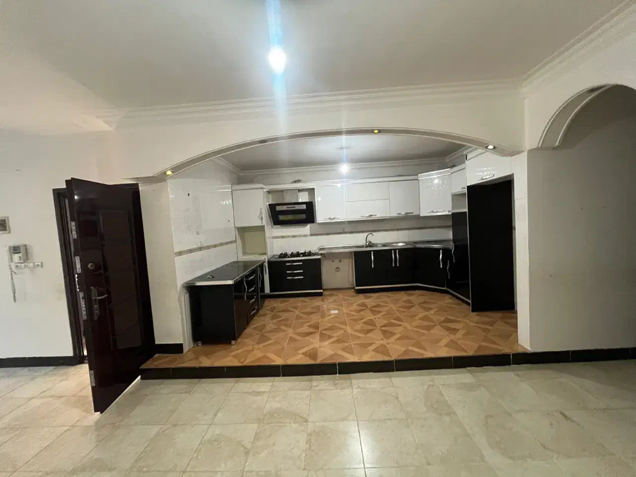 رهن واحد اپارتمانی تک واحدی در مرکز شهر / بلوکیها|اجارهٔ آپارتمان|بندر امام خمینی, |دیوار