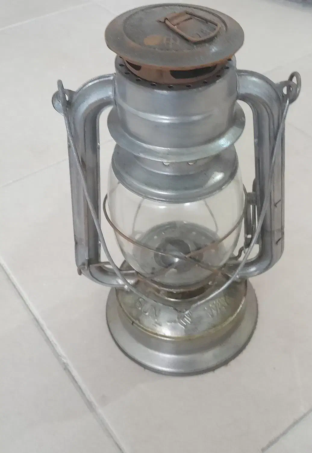 فانوس نفتی|کلکسیون اشیاء عتیقه|رباط‌کریم, کیکاور|دیوار