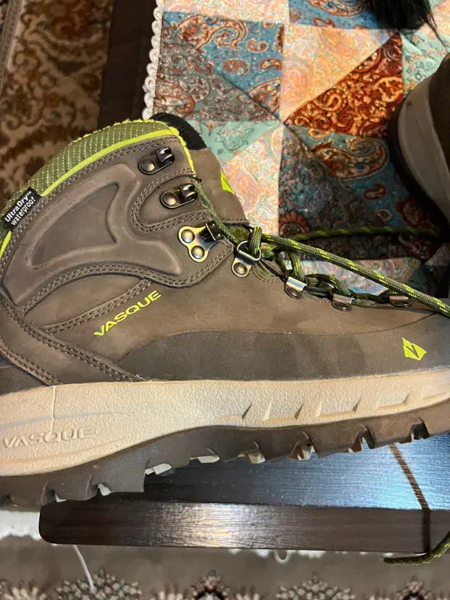 کفش|کیف، کفش، کمربند|کلاله, |دیوار