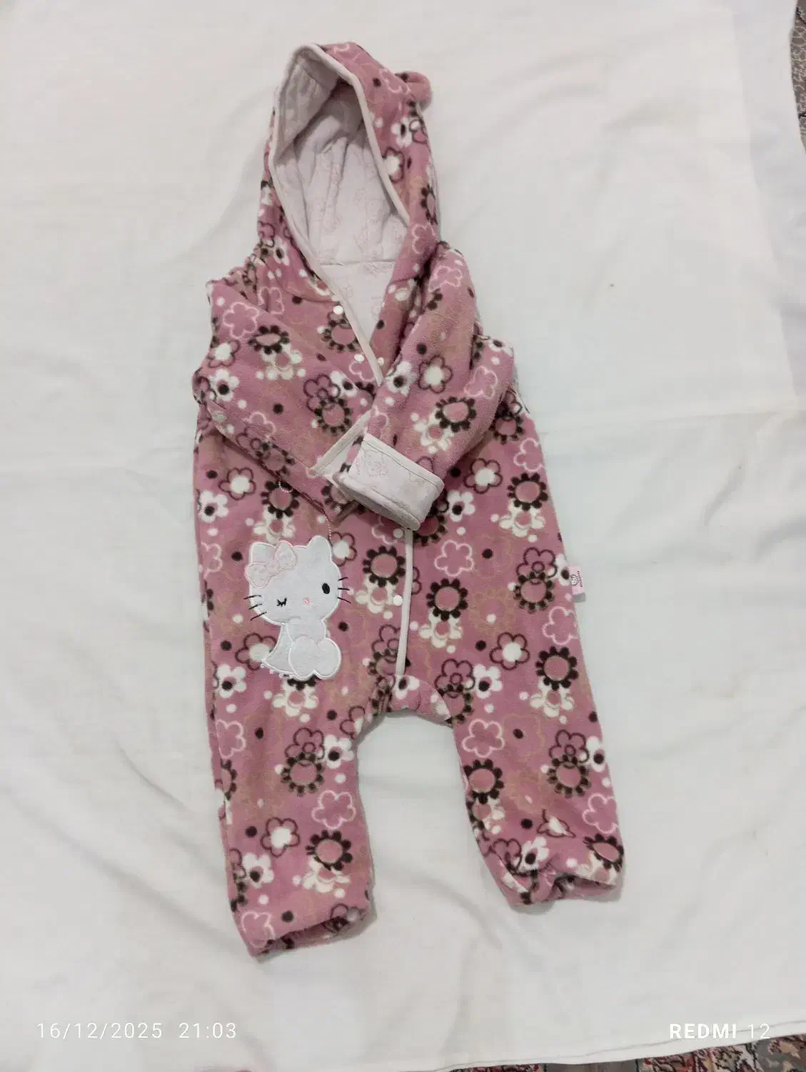 سرهمی|کفش و لباس بچه|مشهد, قائم|دیوار