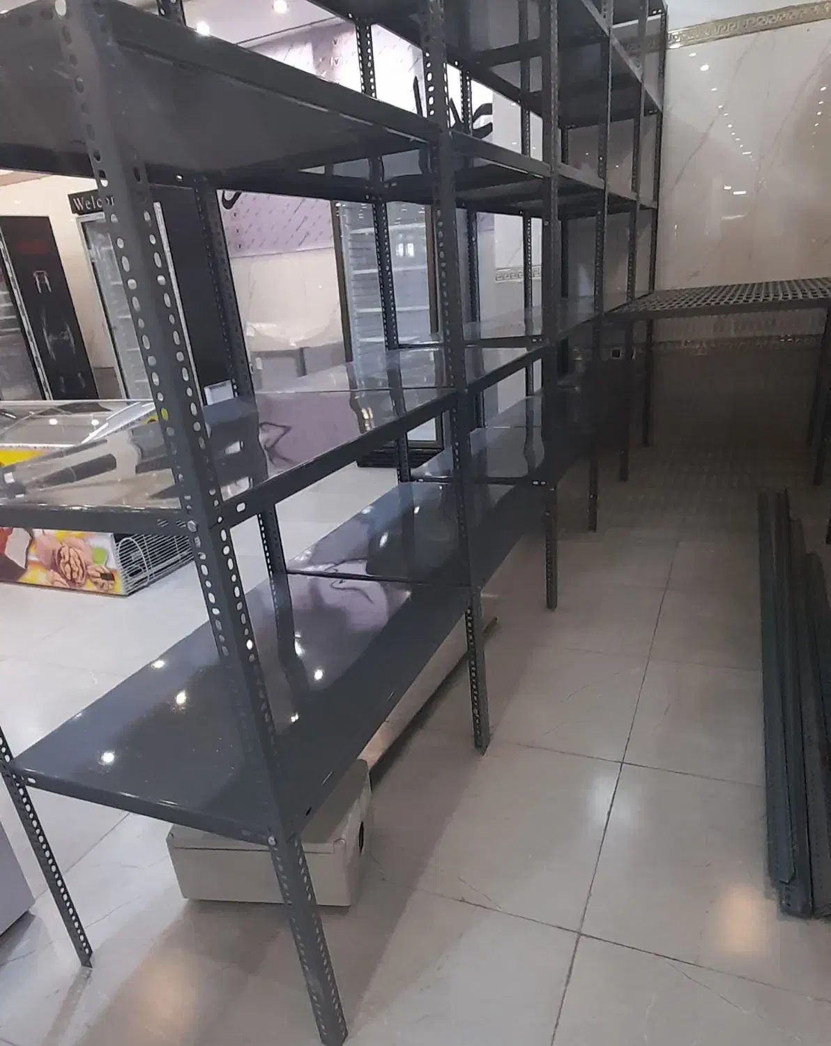 پیچ و مهره ای ، قفسه انباری|فروشگاه و مغازه|پرند, فاز ۳|دیوار