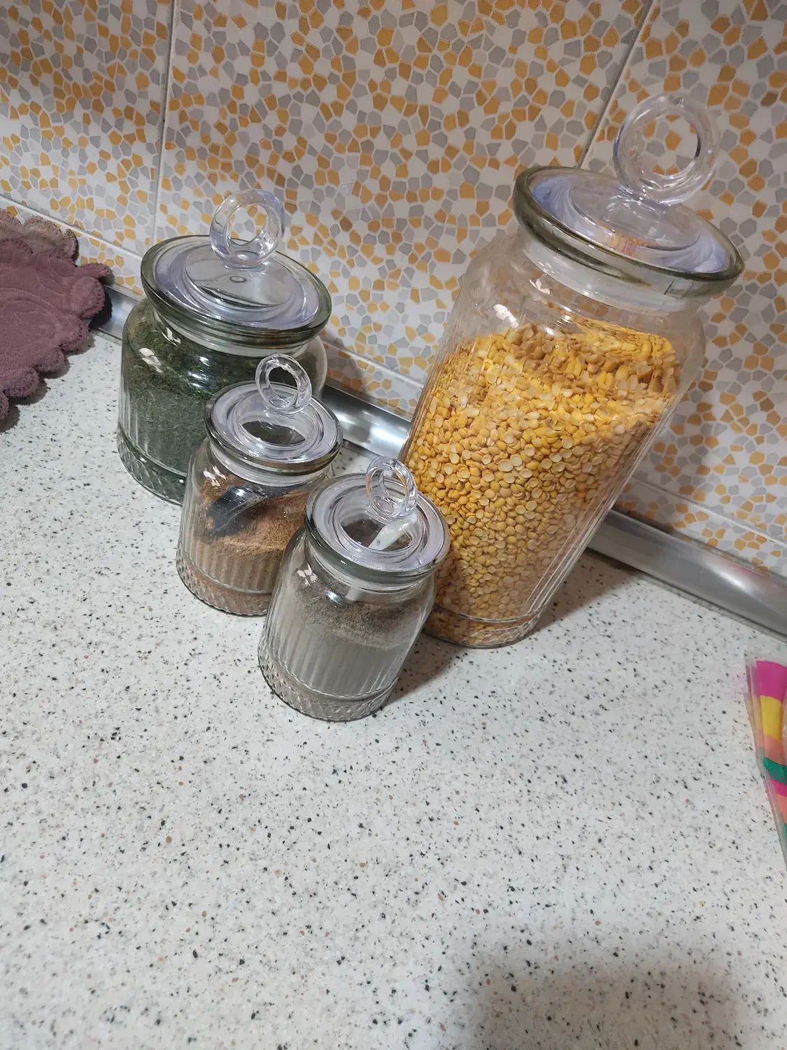 شیشه ادویه|ظروف نگهدارنده، پلاستیکی، یک‌بارمصرف|همدان, |دیوار