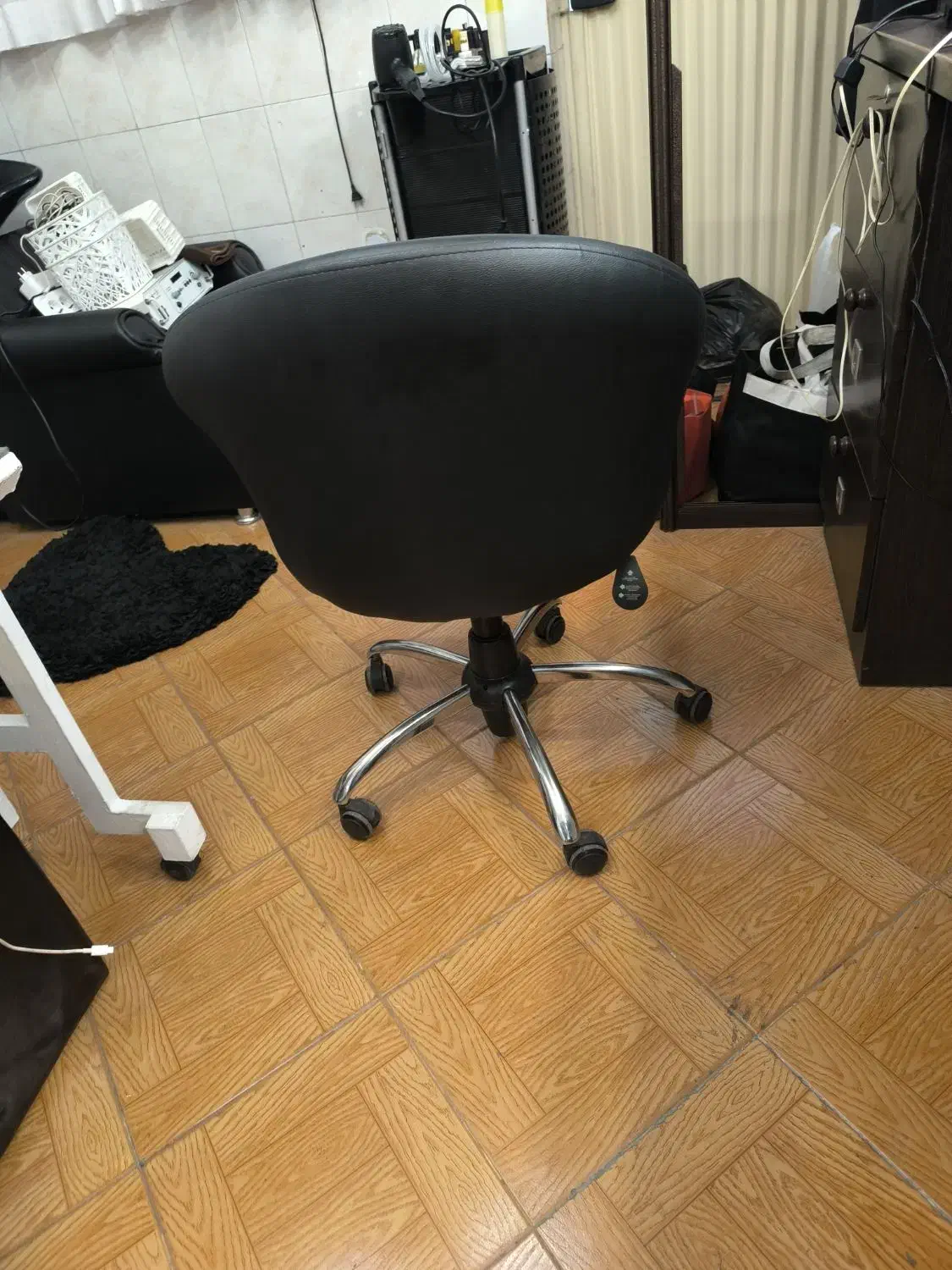 صندلی چرخ دار چرمی|مبلمان اداری|رشت, سعدی (تختی)|دیوار