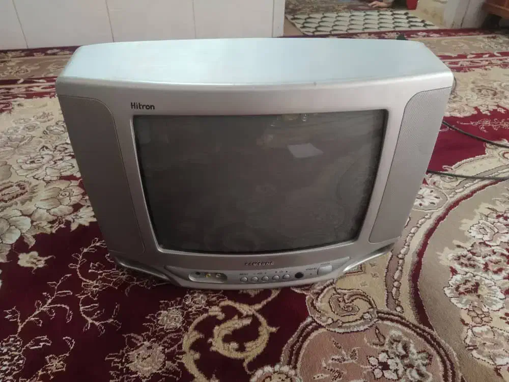 میز شیشه ای و تلوزیون ۱۴سامسونگ|تلویزیون و پروژکتور|آباده, |دیوار