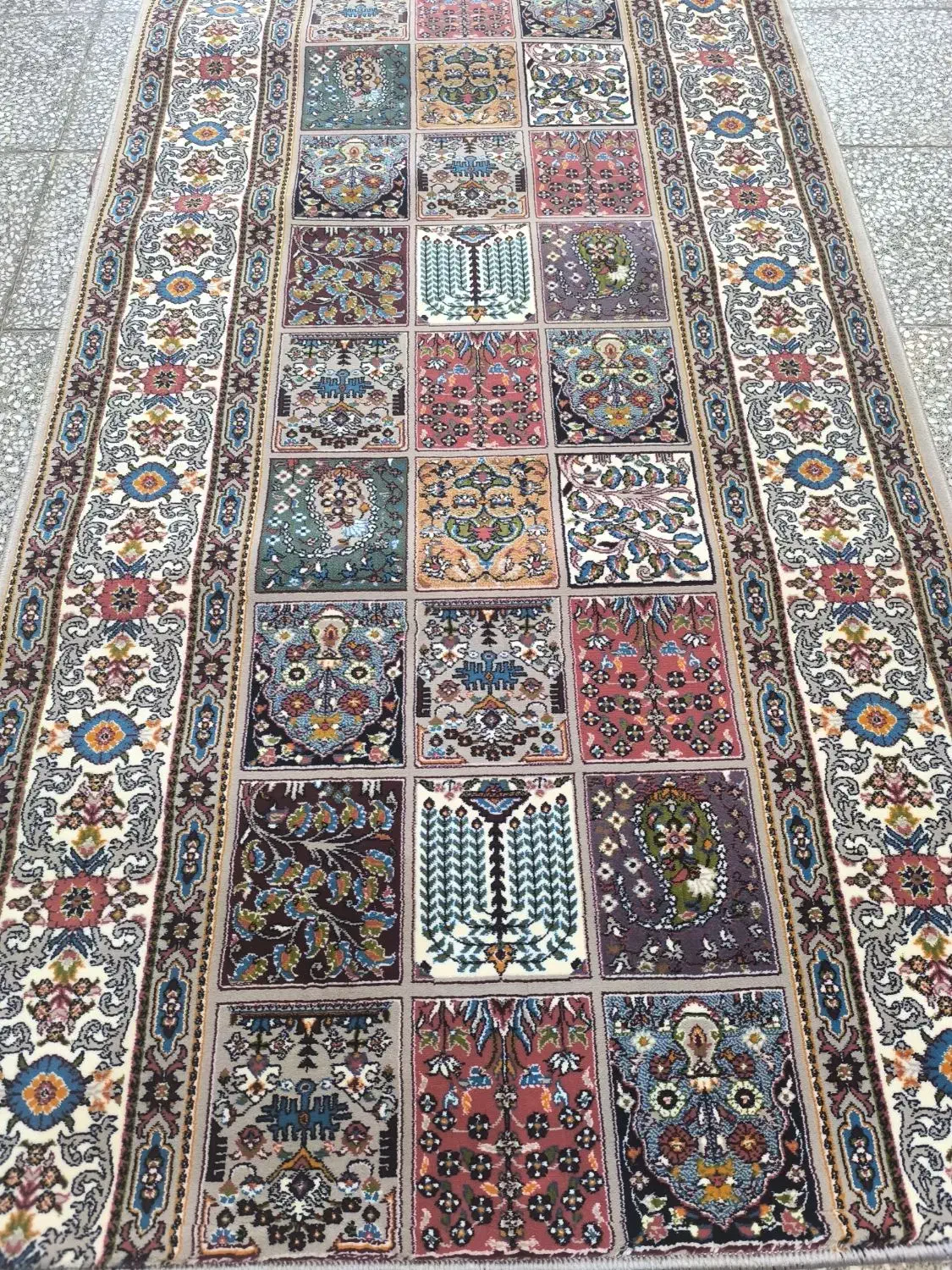 کناره فرش چارخونه فیلی موکت تندیس ۱۹۴۷|فرش|قم, شاه ابراهیم|دیوار