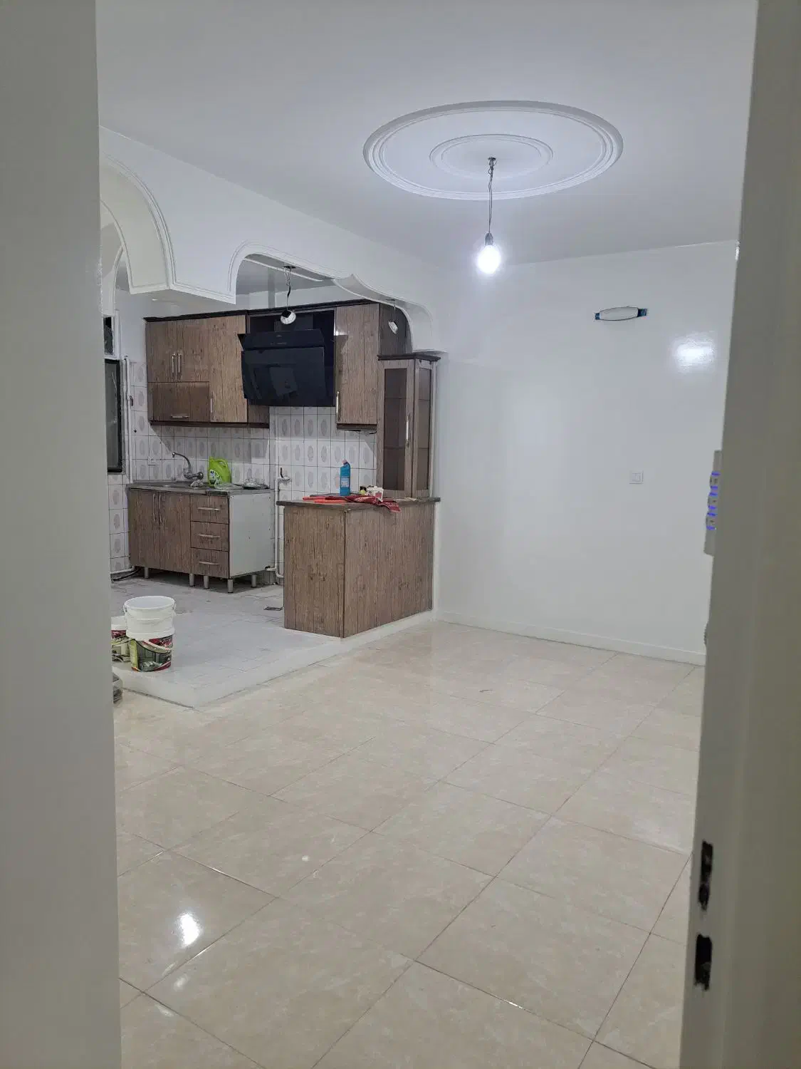 خونه اجاره ای نقاشی شده تمیز