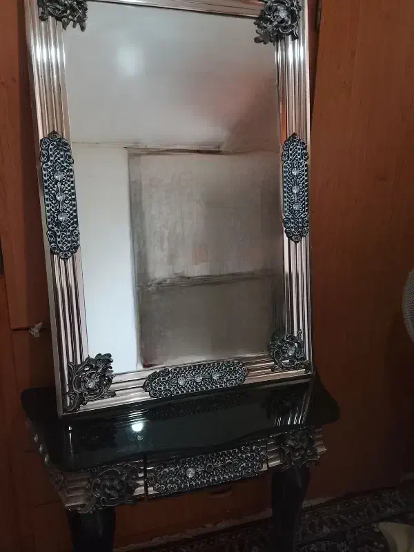 اینه ومیز|آینه|مشهد, خواجه ربیع|دیوار