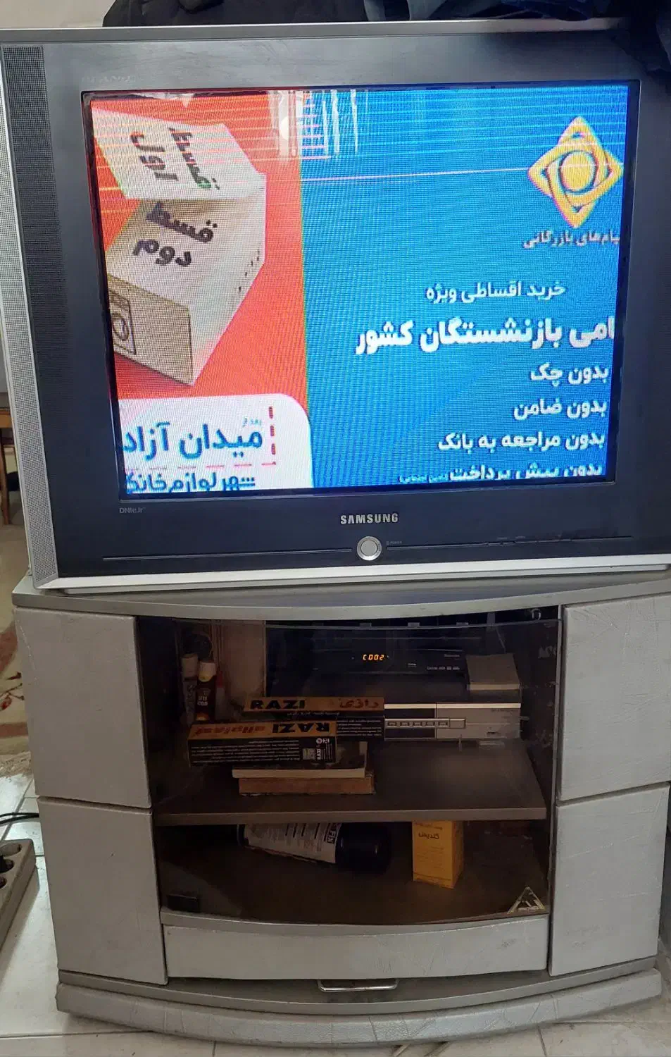 تلویزیون و میز تلویزیون|تلویزیون و پروژکتور|کرج, حیدرآباد|دیوار