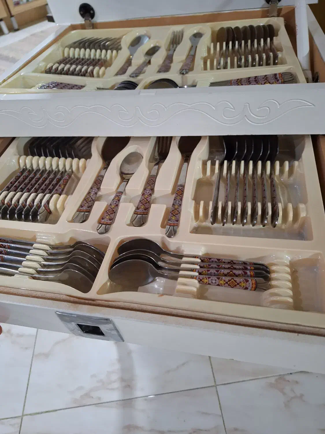 میز چوبی|میز تلفن|قم, نیروگاه|دیوار