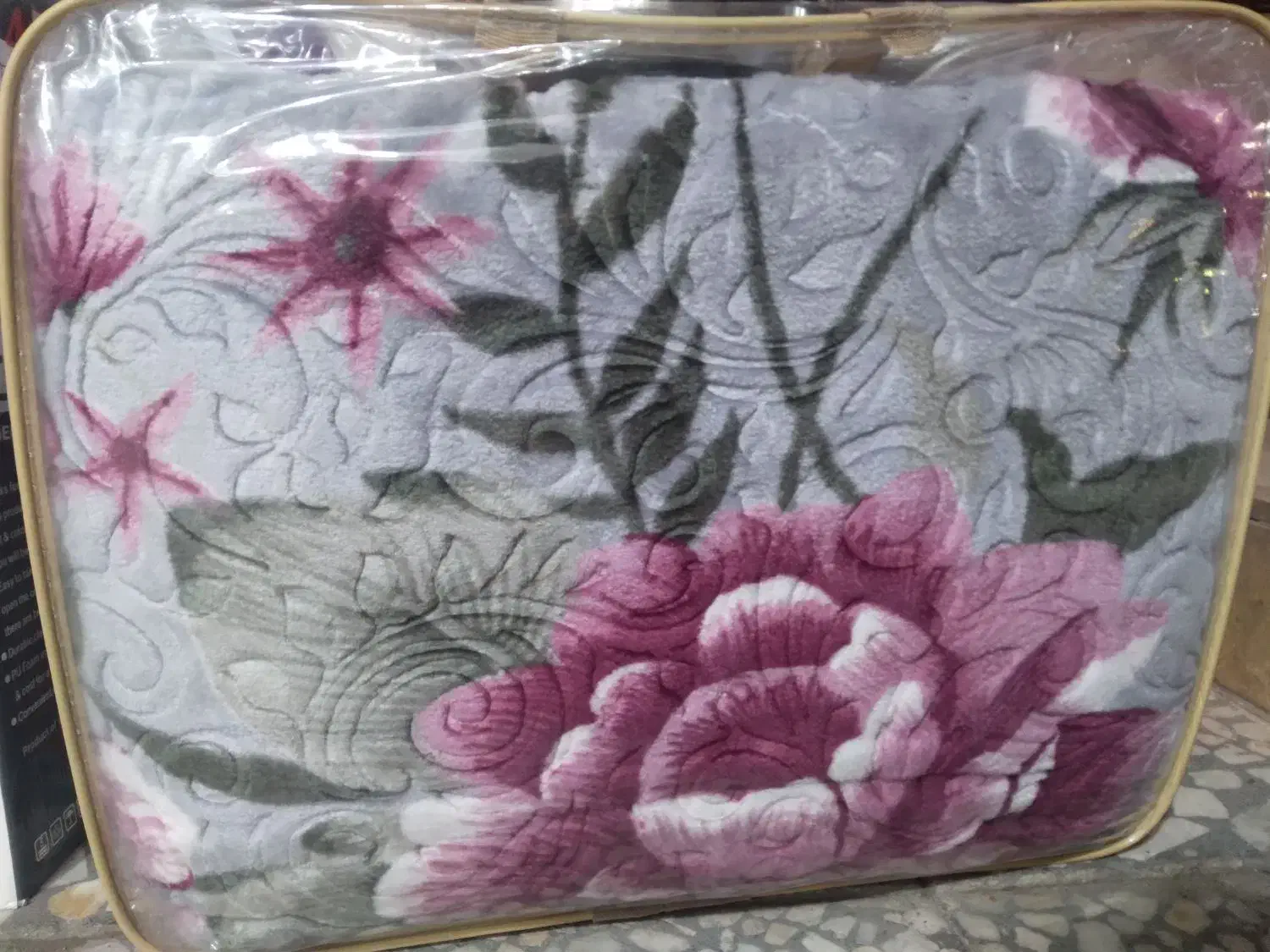 پتو|رختخواب، بالش، پتو|صومعهسرا, |دیوار