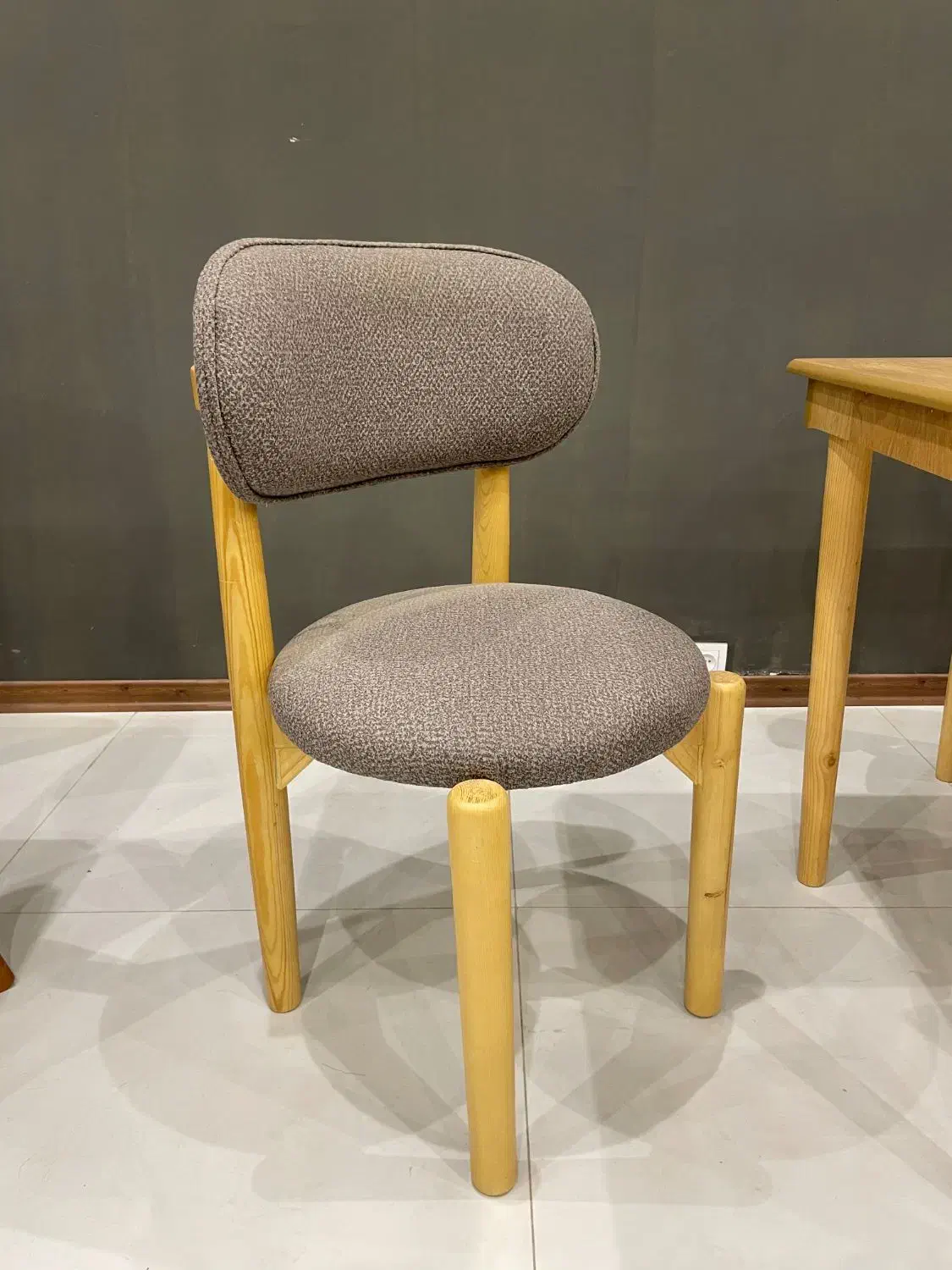 میز ناهار خوری مینیمال گالری سرو|میز و صندلی غذاخوری|مشهد, گرجی علیا|دیوار