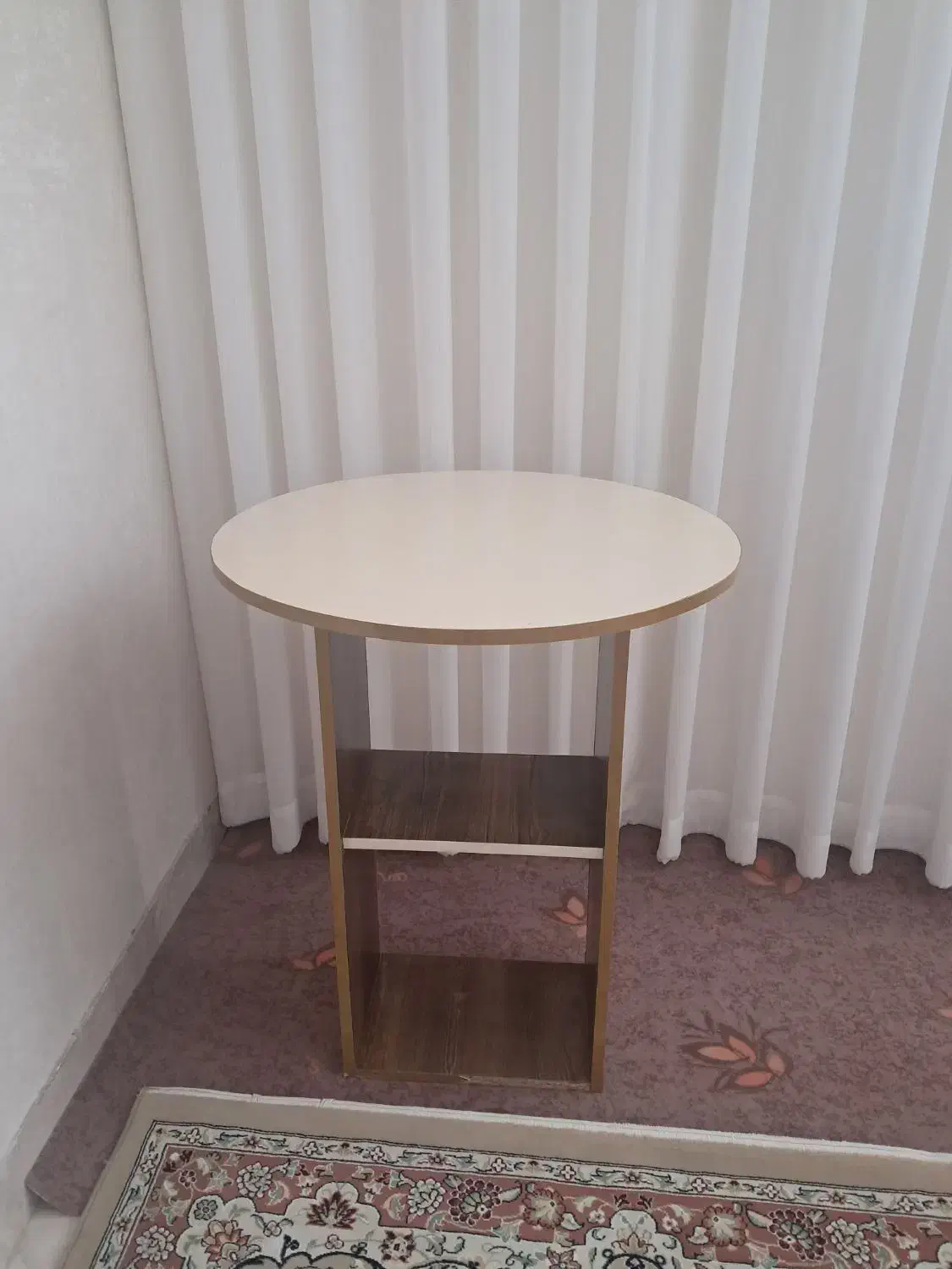 میز خاطره|میز تلفن|مشهد, کارمندان دوم|دیوار