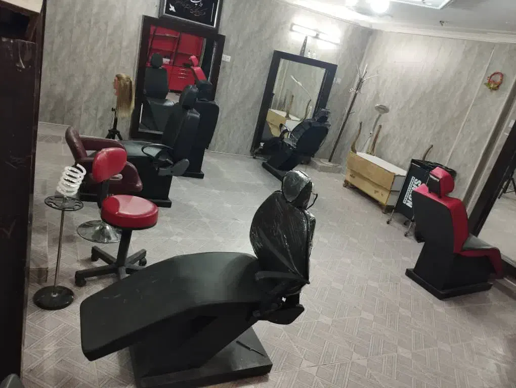 فروش کلیه لوازم آرایشگری ا....|آرایشگاه و سالنهای زیبایی|ایرانشهر, |دیوار